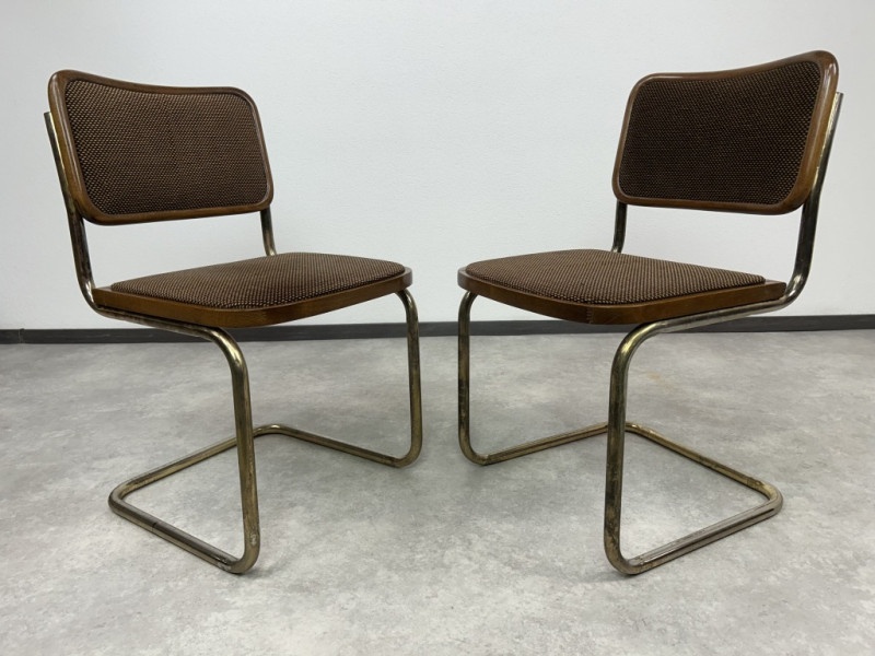 Stoličky Bauhaus z ohýbaných trubiek