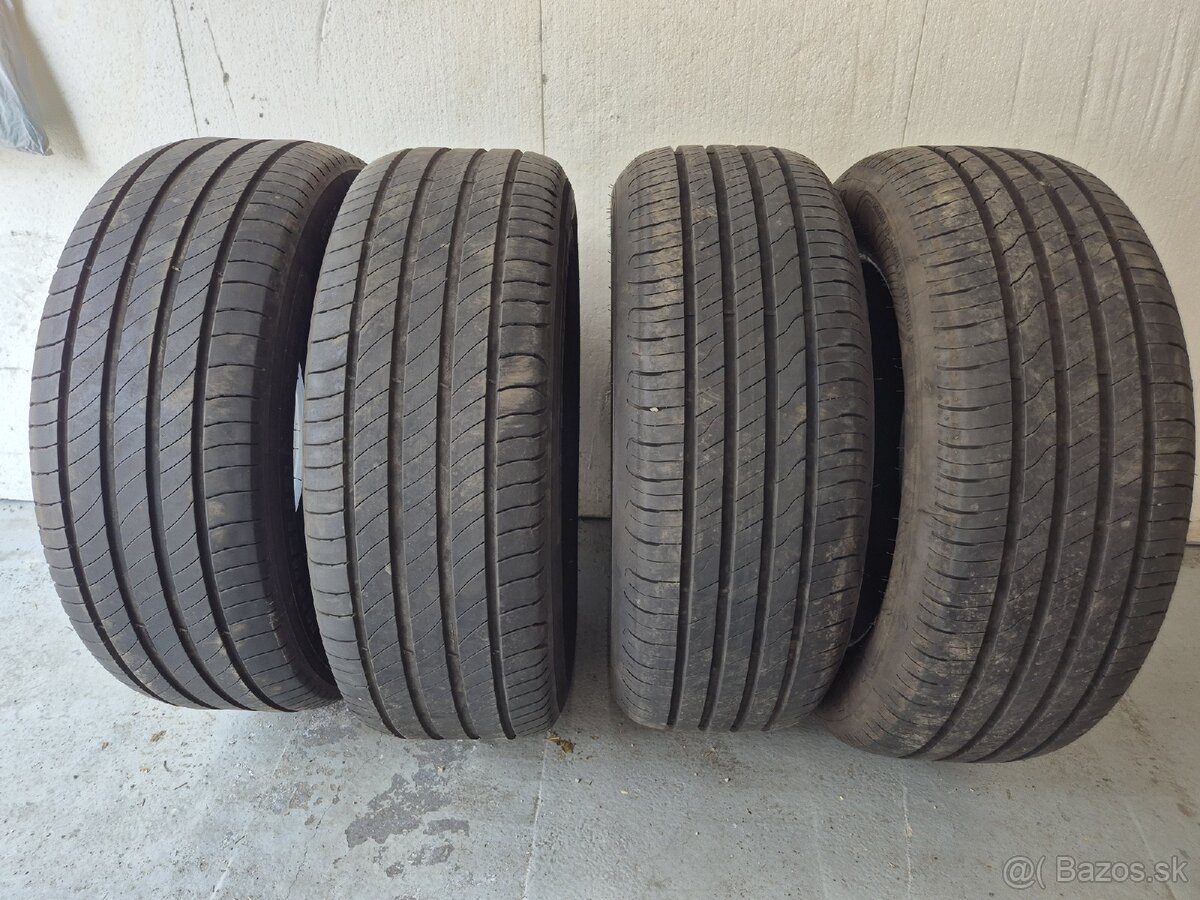 Letné pneu 215/55 r17