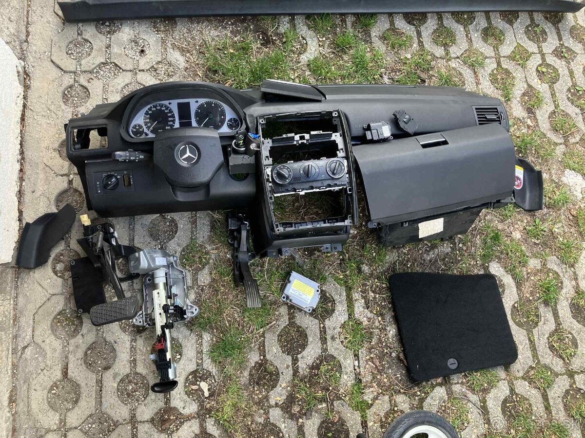 predám nahradné diely mercedes B 170 w245