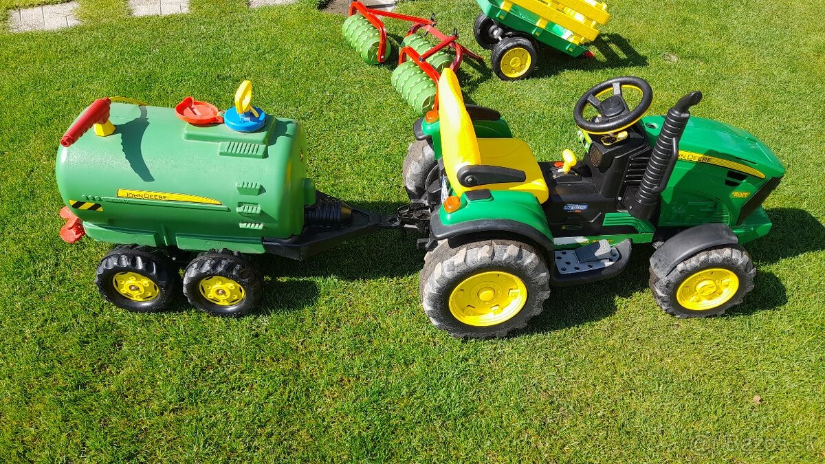 Predám elektr.traktor Peg Perego John Deere