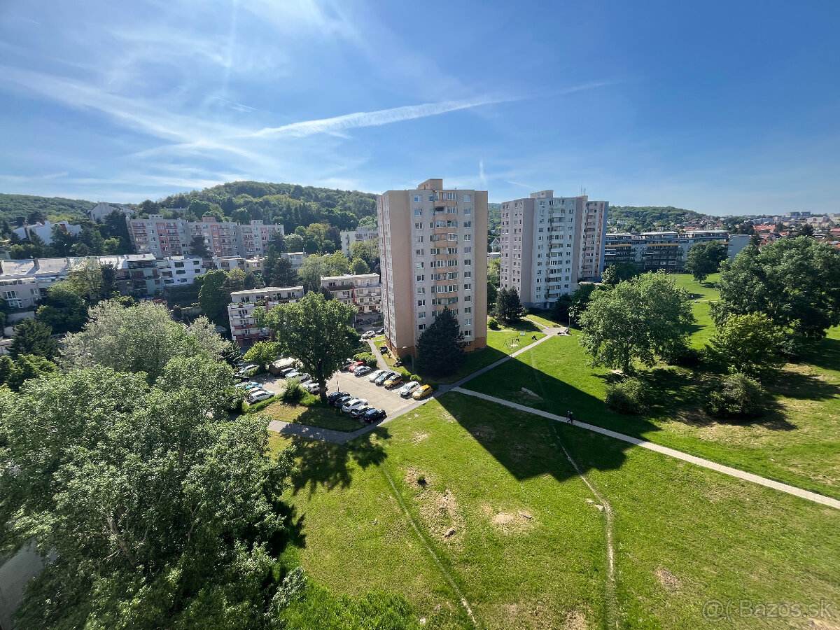 Na predaj 2 - izbový byt v Dúbravke s loggiou