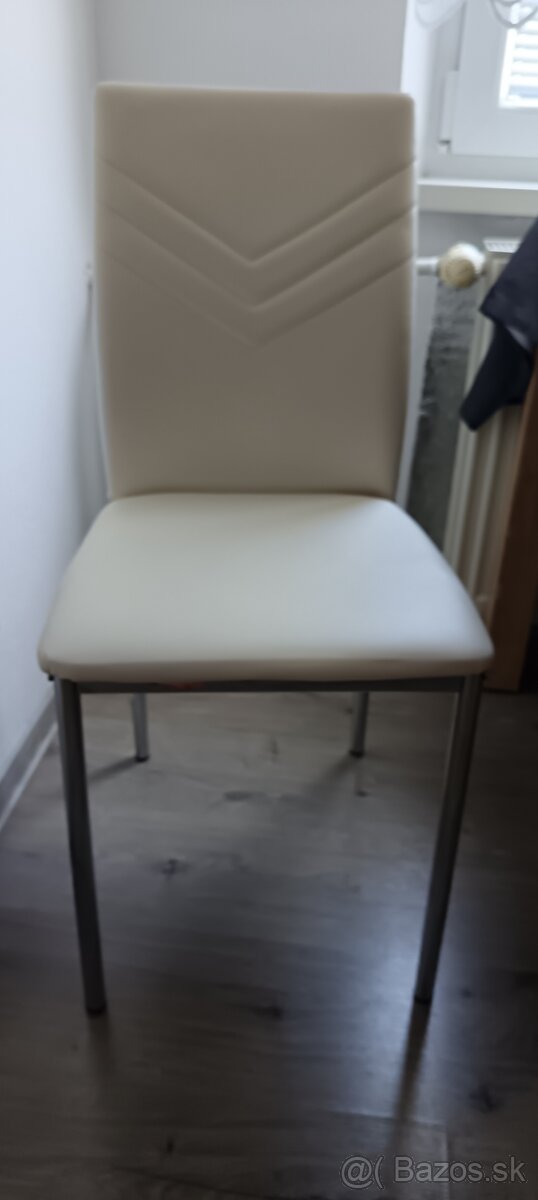Predám biele stoličky