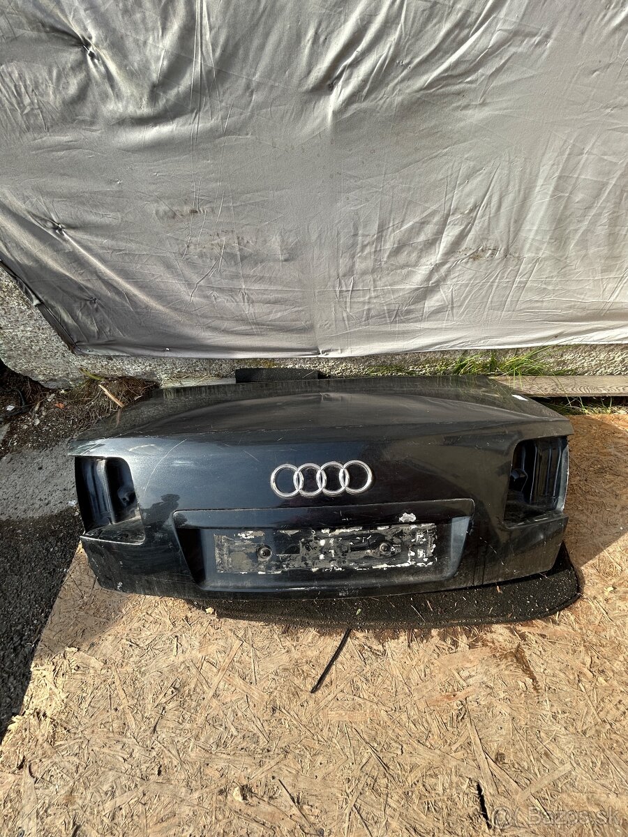 Audi a8 d3 kufor