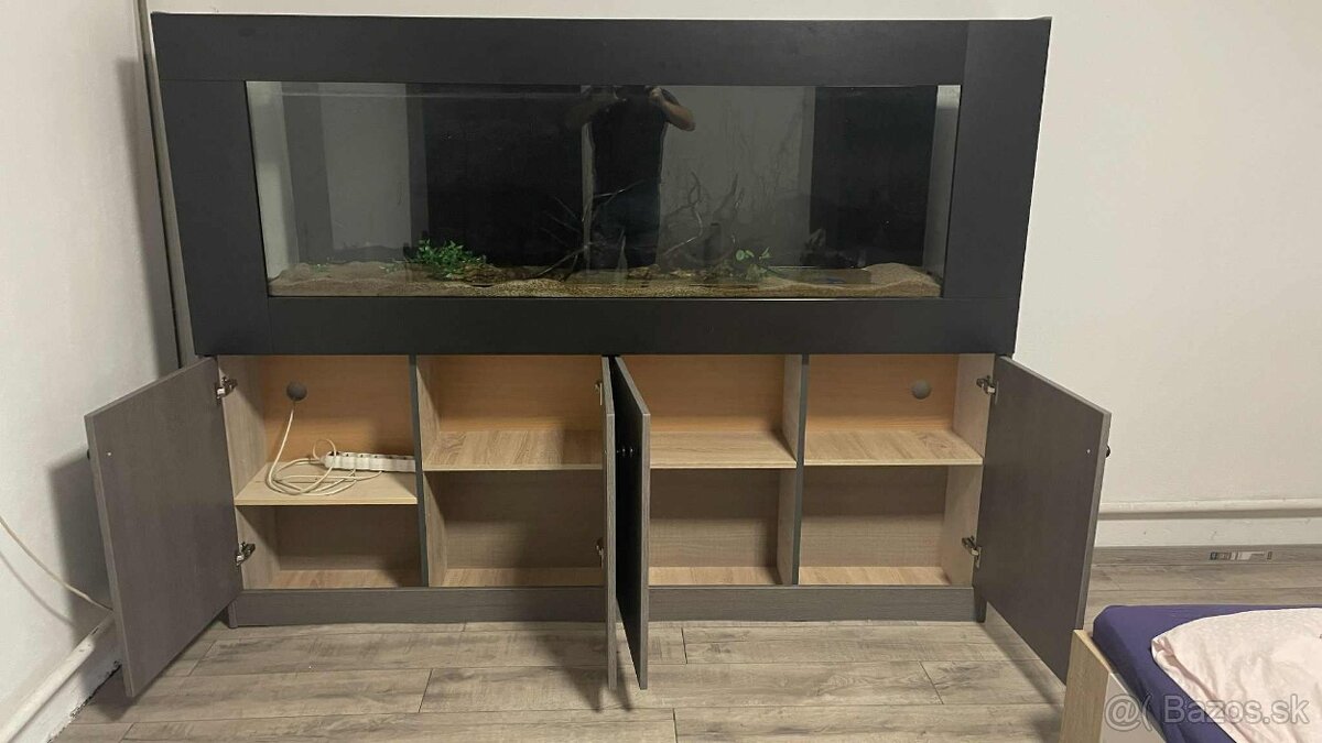 Predám akvarium