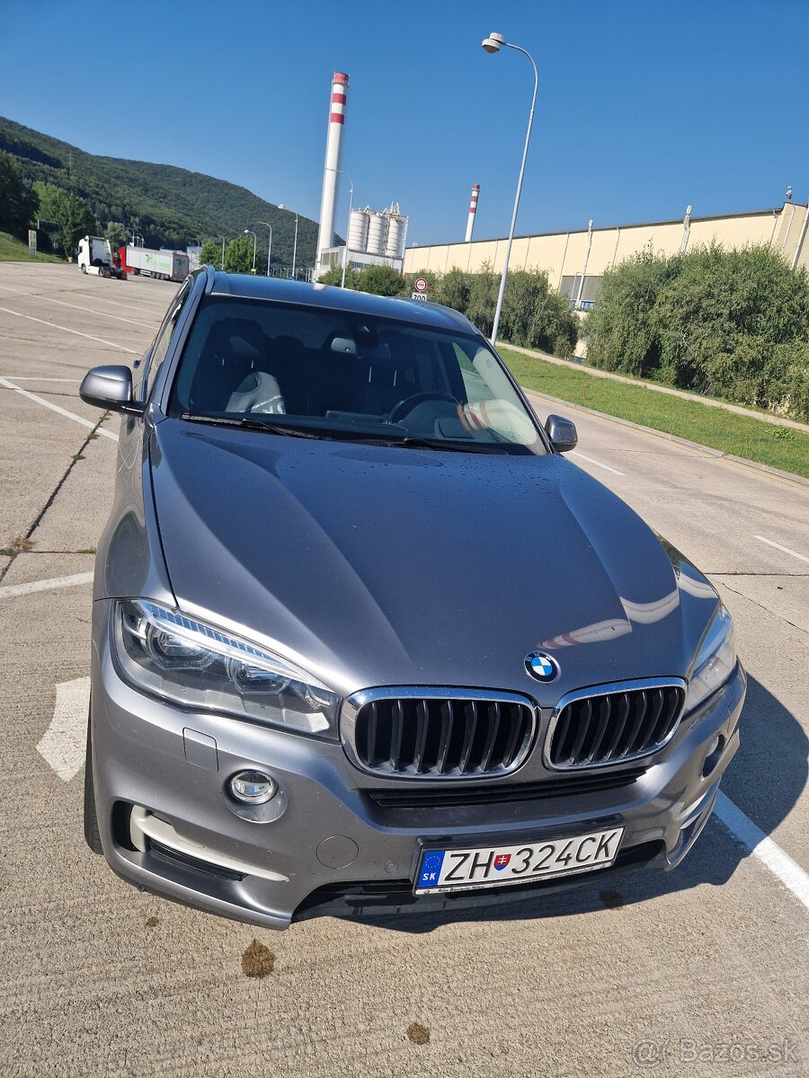 Bmw x5 xdrive 3liter 190kw r.v.2015 SK.auto