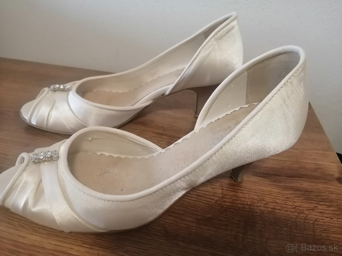 Spoločenské saténové lodičky.