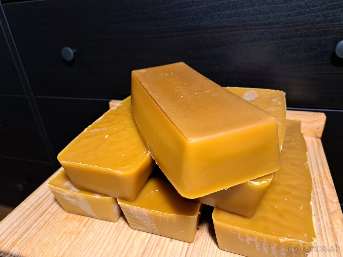 Predám včelí vosk