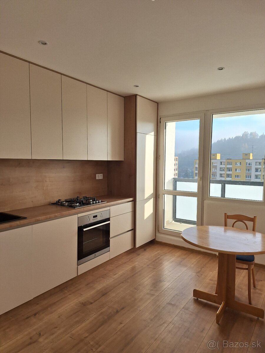 Prenajmem 3 izbový byt v Podlaviciach