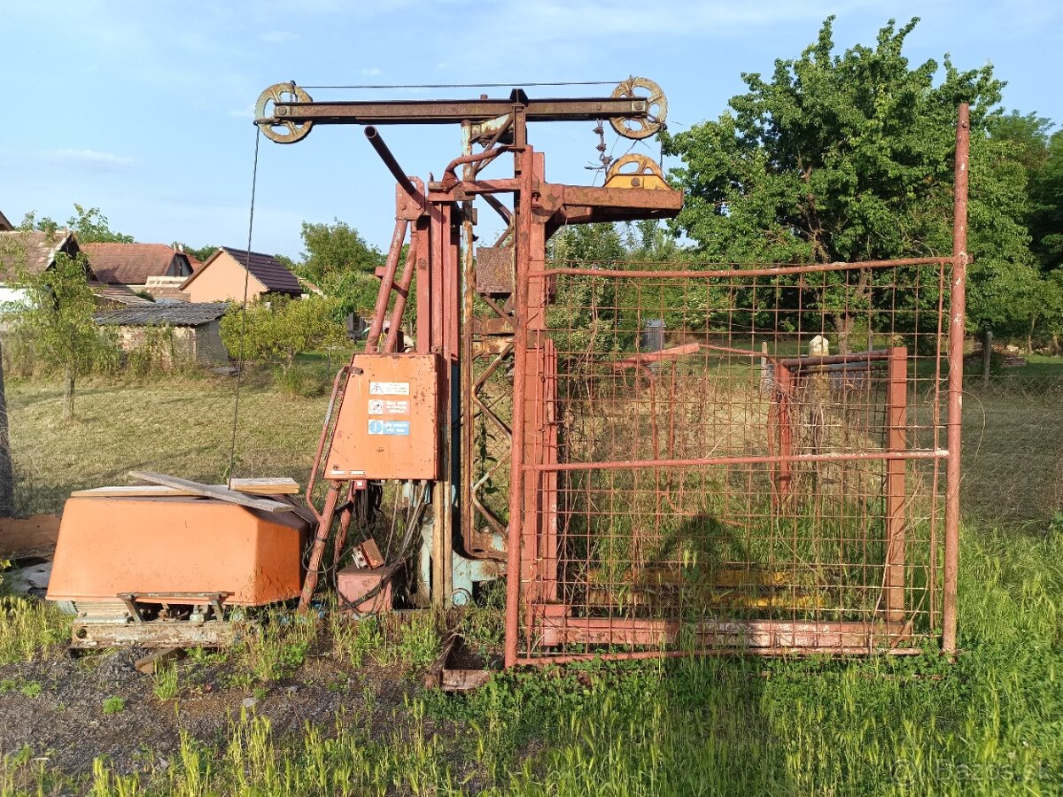 Stavebný výťah 20m