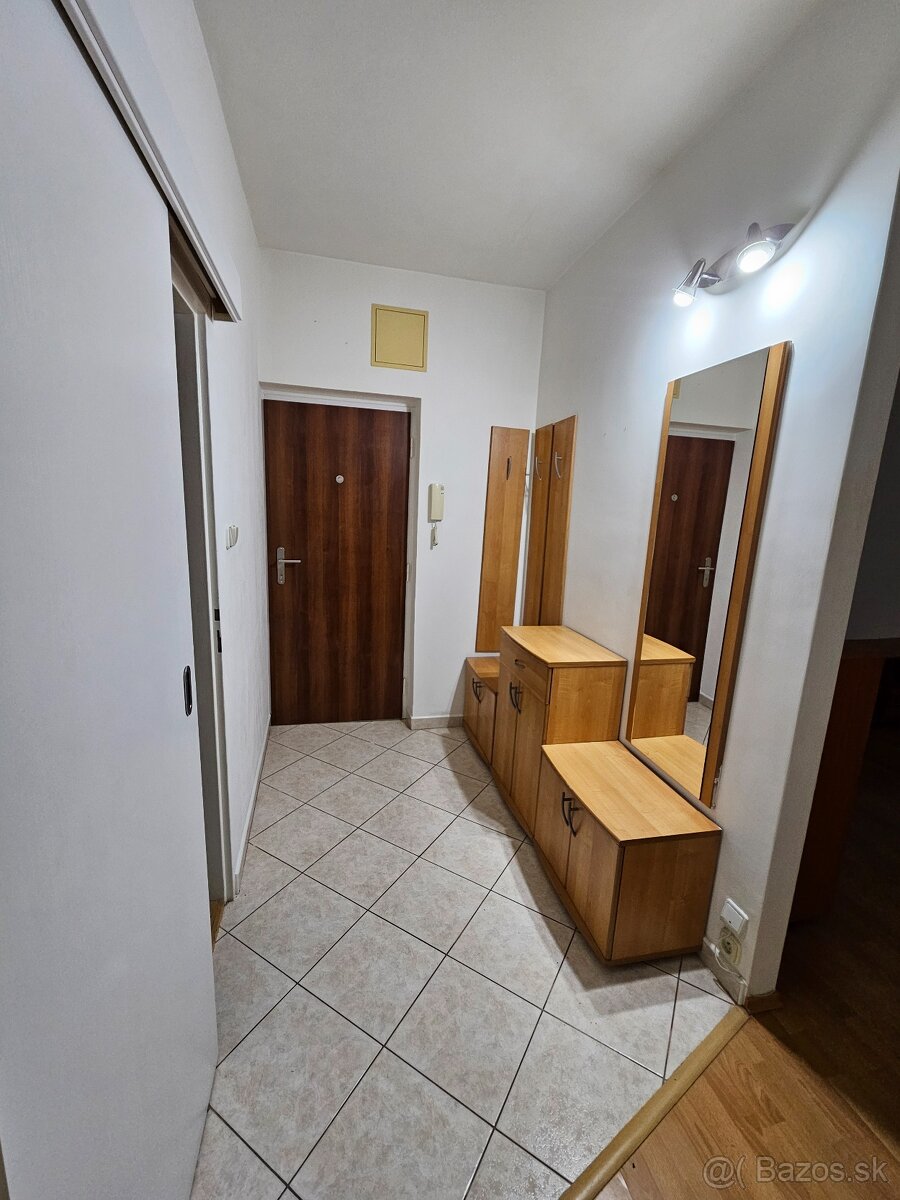 Prenájom 2-izbového bytu v centre mesta