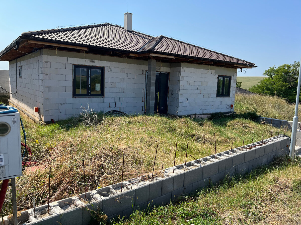 Na Predaj Rodinný dom 4izbový - Veľký Lapáš