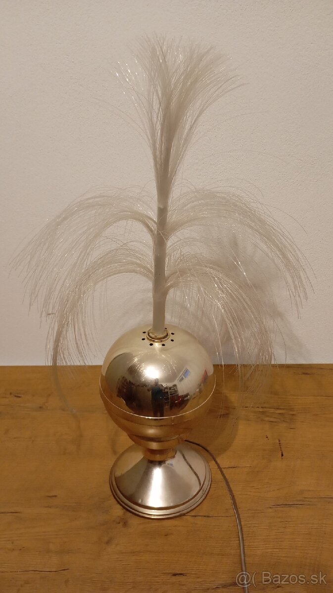 stará lampa s optickými vláknami.