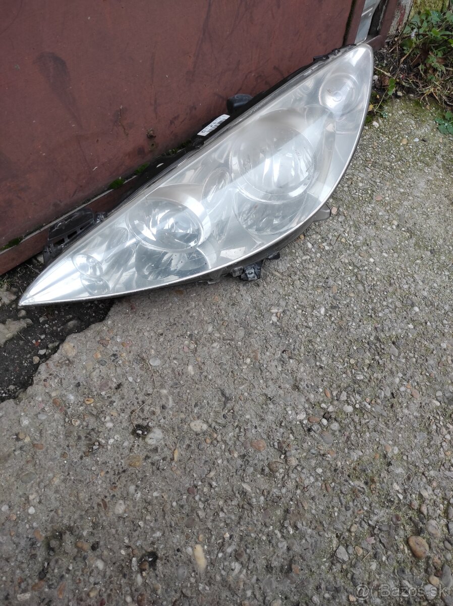 Peugeot 308 ľavé predné svetlo