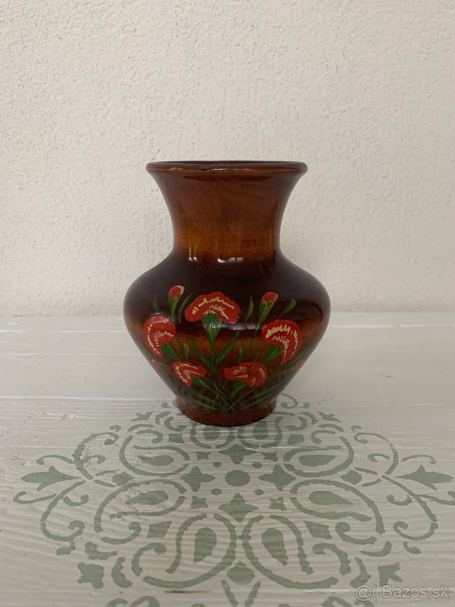 Nádherná drevená váza