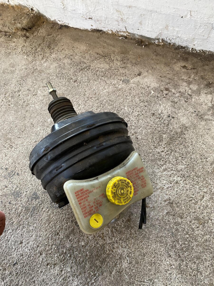 Predam posilovač brzd audi a6 c6 4F0612105G