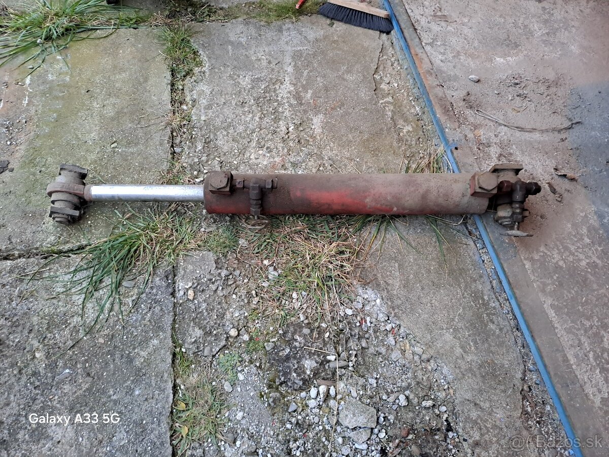 Hydraulický piest