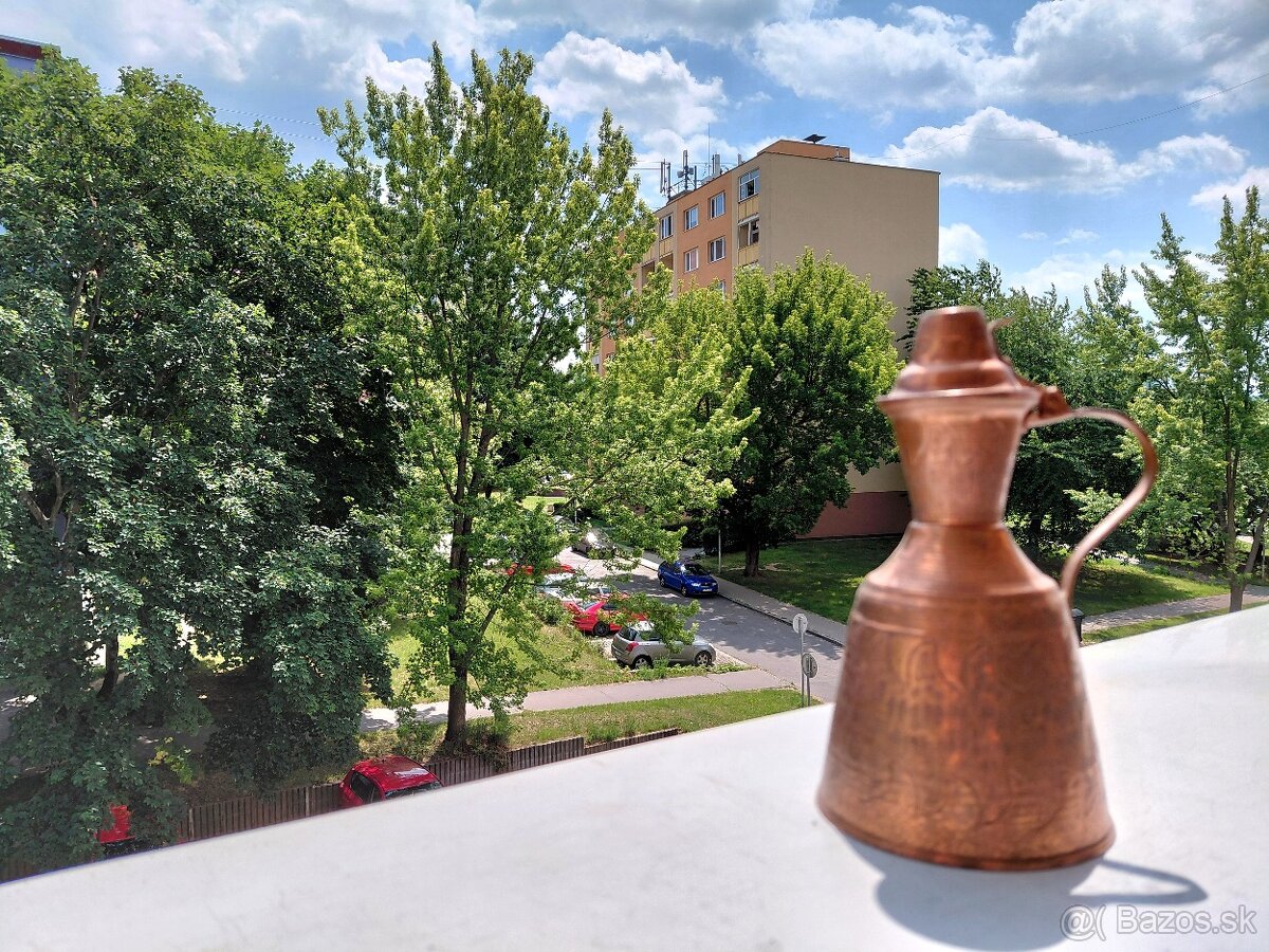 Veľkom. 3 izb. byt 80 m2, komora, lodžia.,Sever, Prievidza