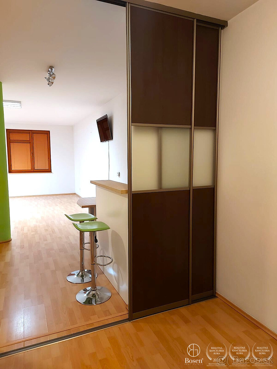 BOSEN | Na predaj veľkometrážny 1-izbový byt, 65 m2, DS