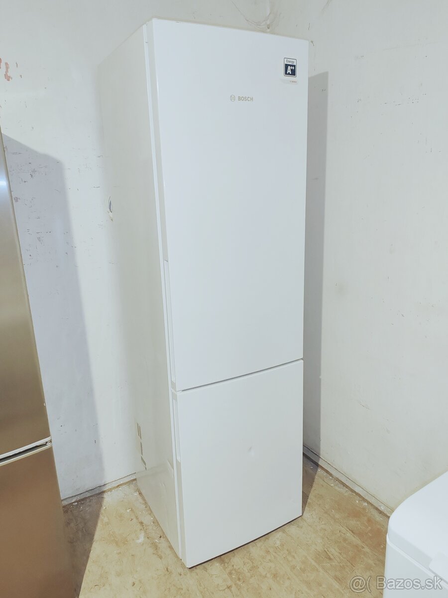 Predám chladničku Bosch 200cm