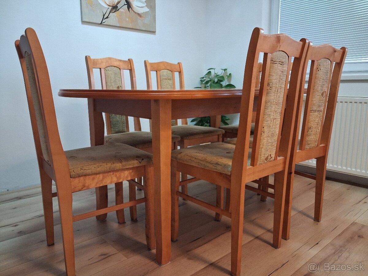 stôl a stoličky
