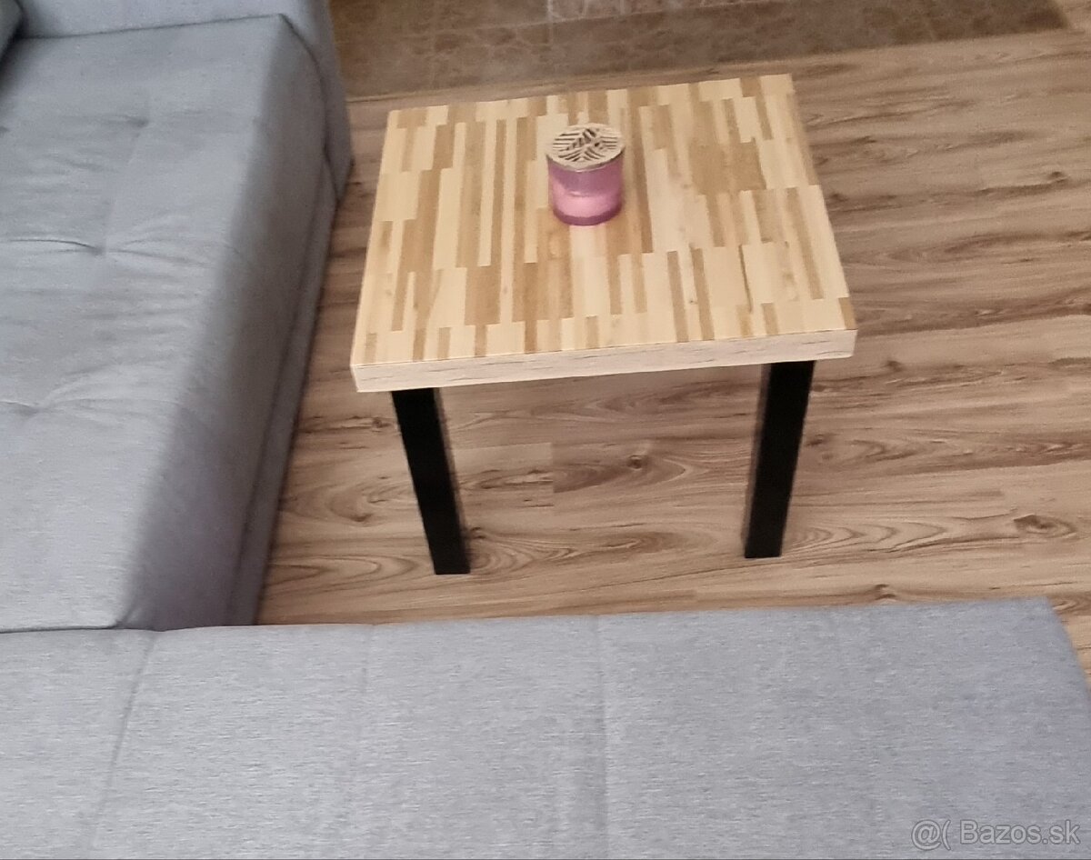 Predám konferenčný stolík do obývačky.