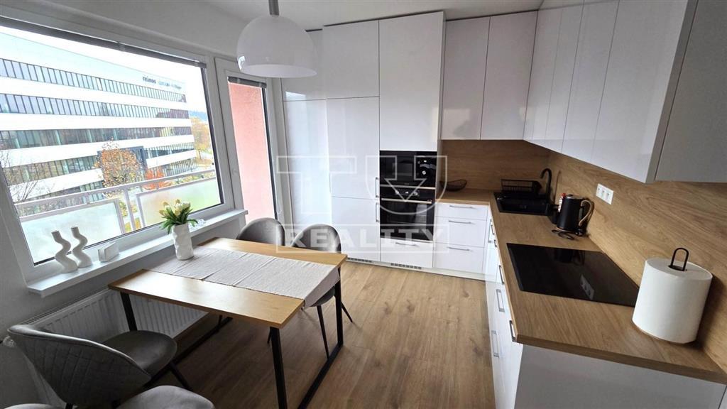 2 IZBOVÝ BYT, KOMPLET REKONŠTRUKCIA, ŽILINA-VLČINCE,...