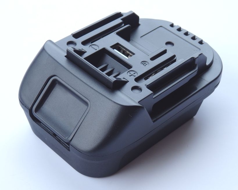 Adaptér MILWAUKEE / MAKITA 18V