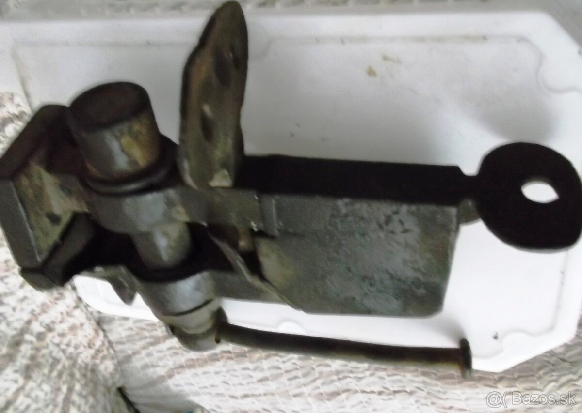 historický dvestoročný unikátny zverák.