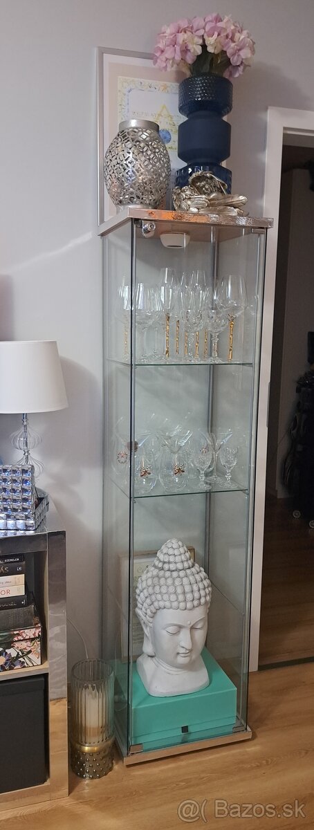 Sklenená skrinka,vitrína