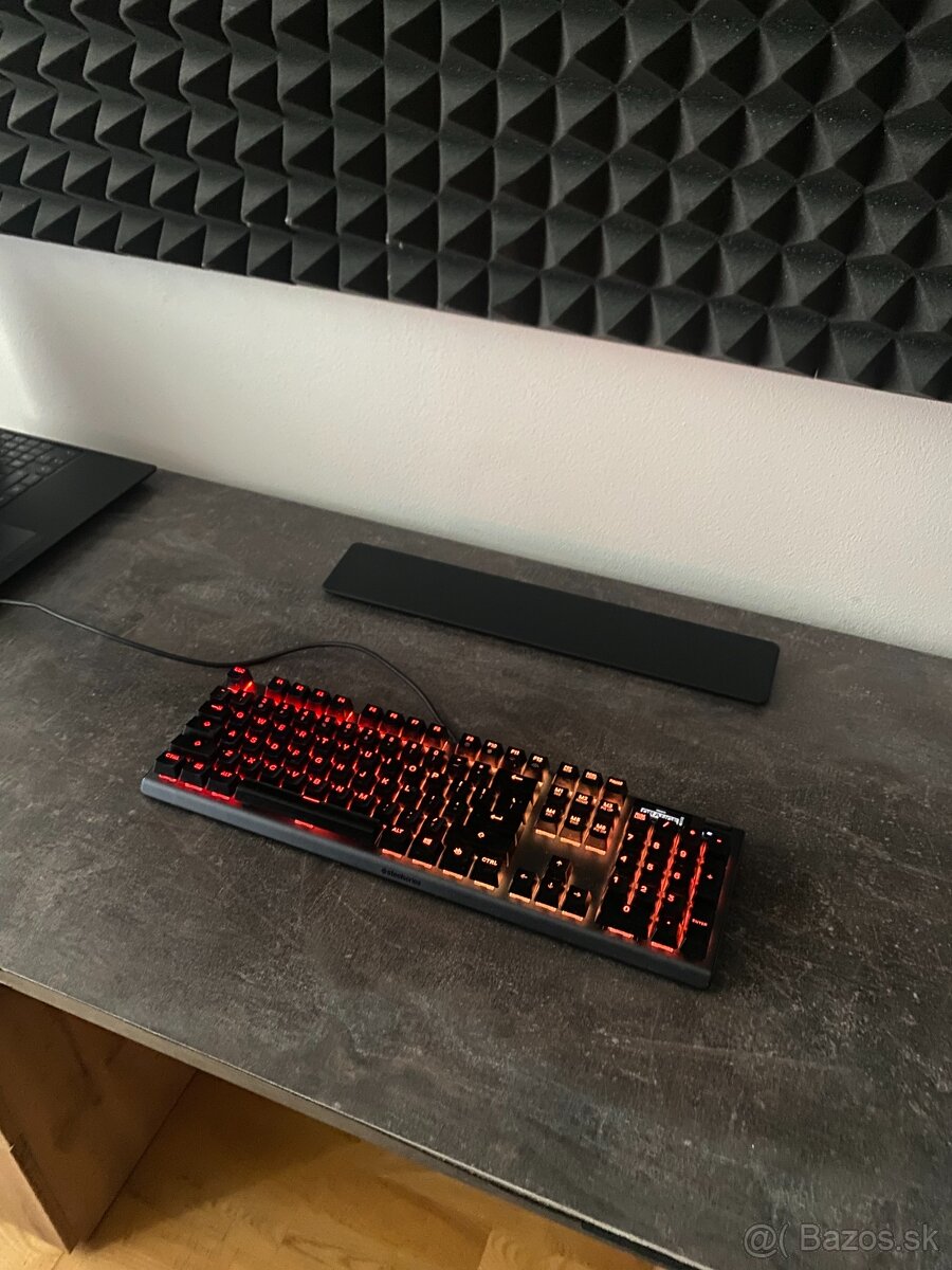 Predam Logitech herna rgb klavesnica