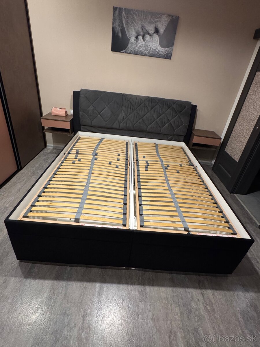 Manželská postel s roštami