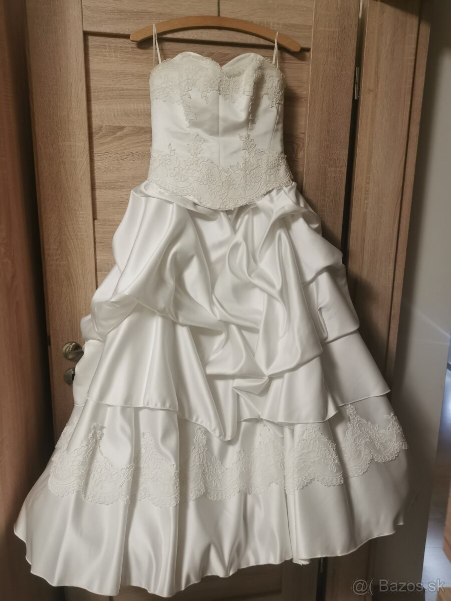 Svadobné šaty s korzetom