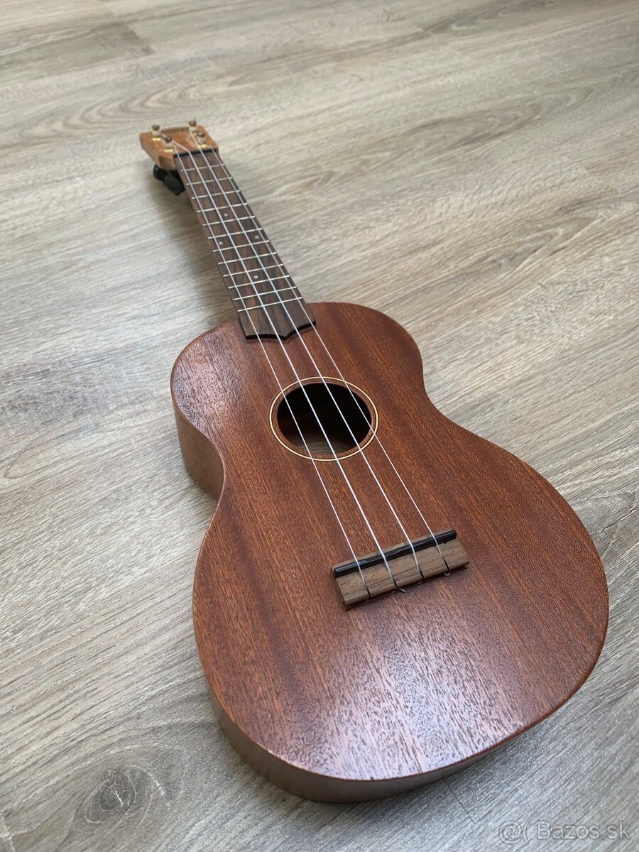 Predám ukulele Mahalo u320c