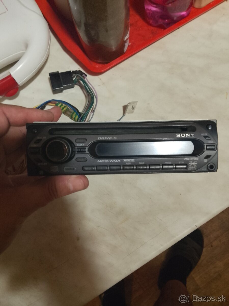 Ako nove kompletne funkcne autoradio.Sony 4x50w 100dB+