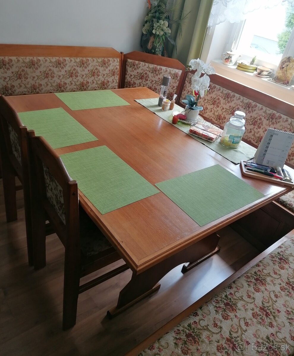 Rohová lavica z masívneho dreva