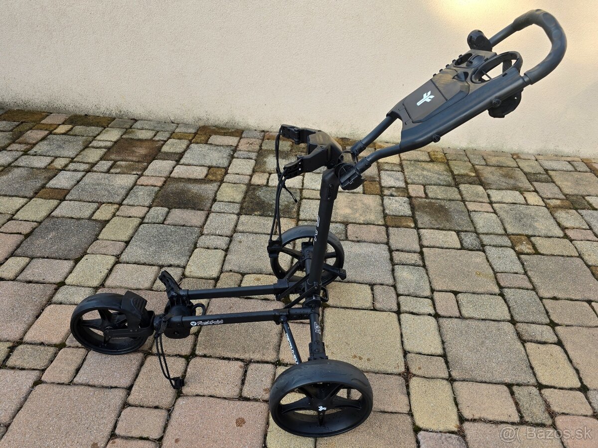 Ultrakomaktny golfovy vozik Fastfold Slim cierny s prislusen