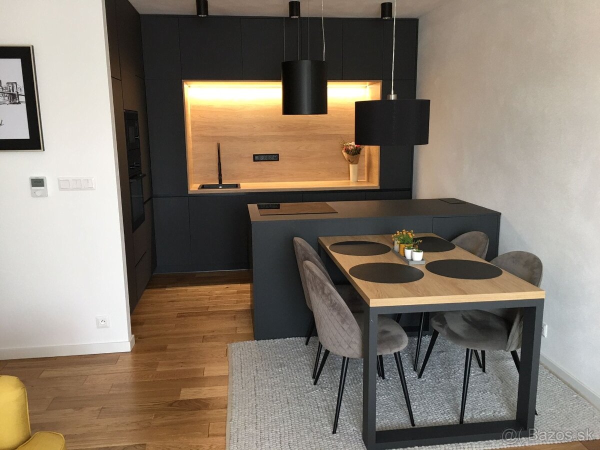 Nadštandardný byt (63 m²) s garážou v novostabe