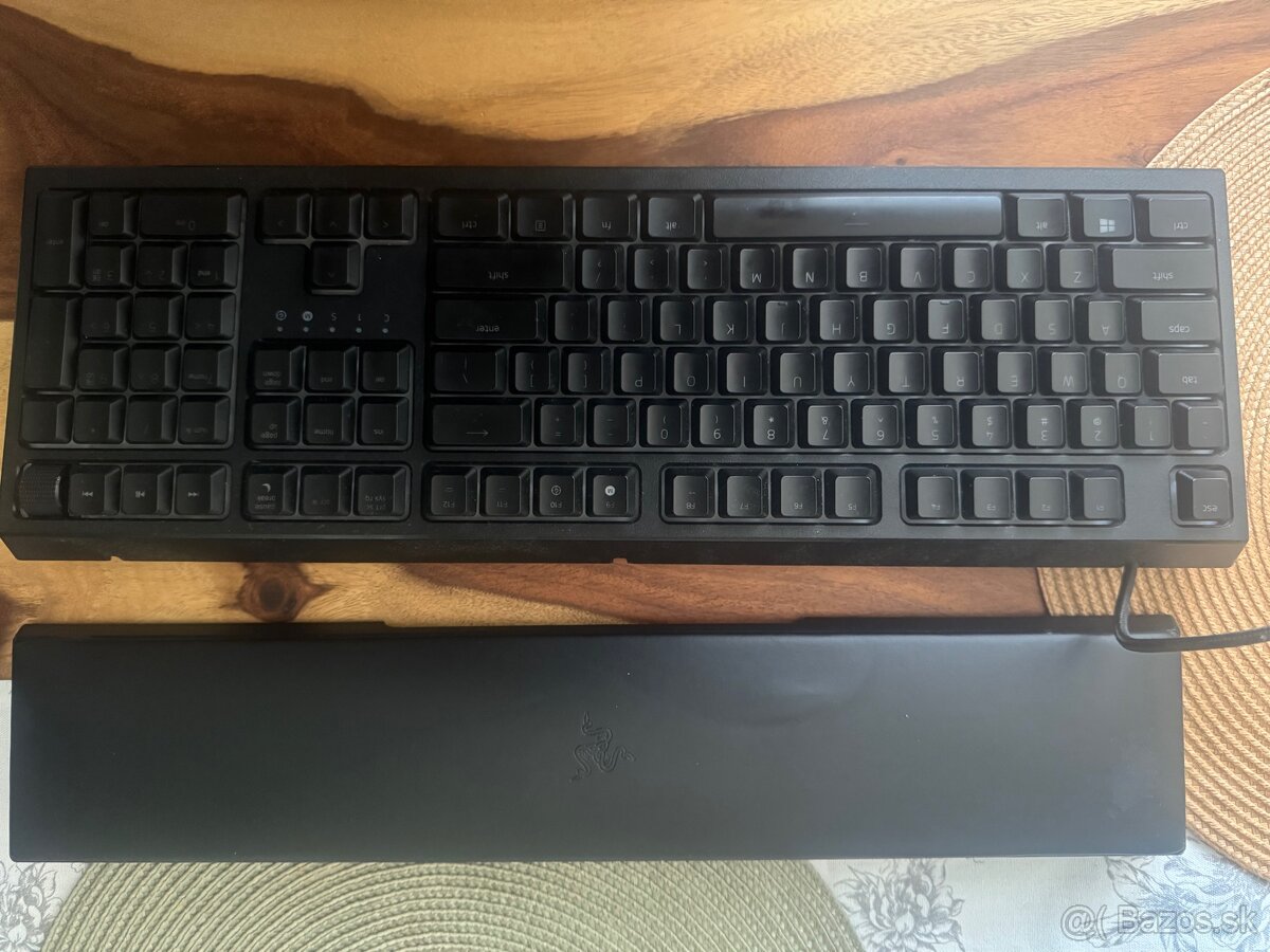 Predam klavesnicu razer ornata V2
