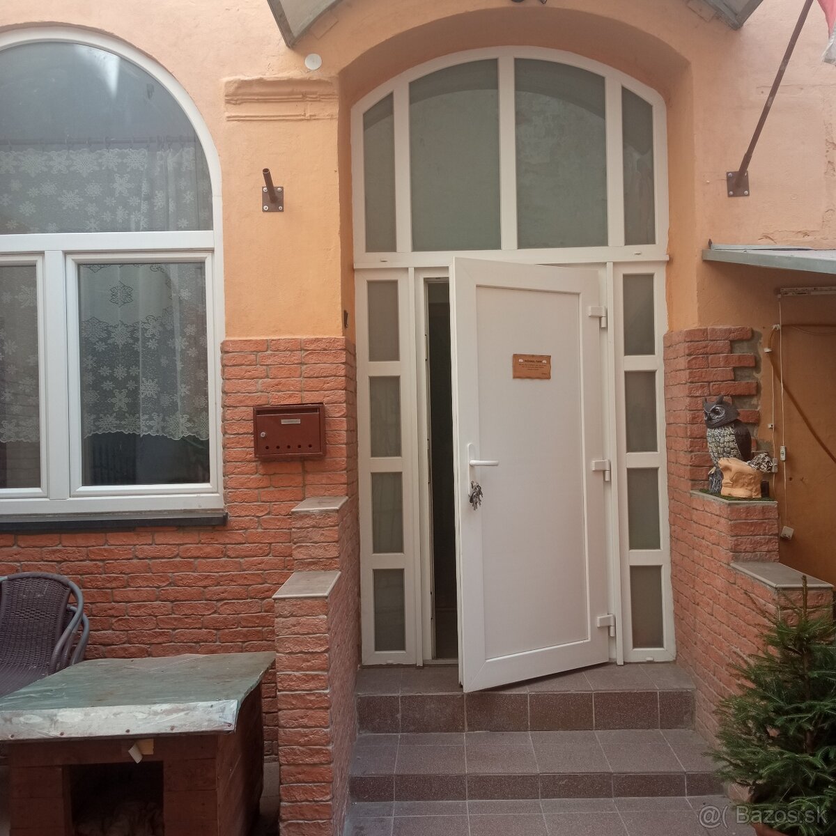 Predám v centre mesta Liptovský Mikulaš 2.izbový byt