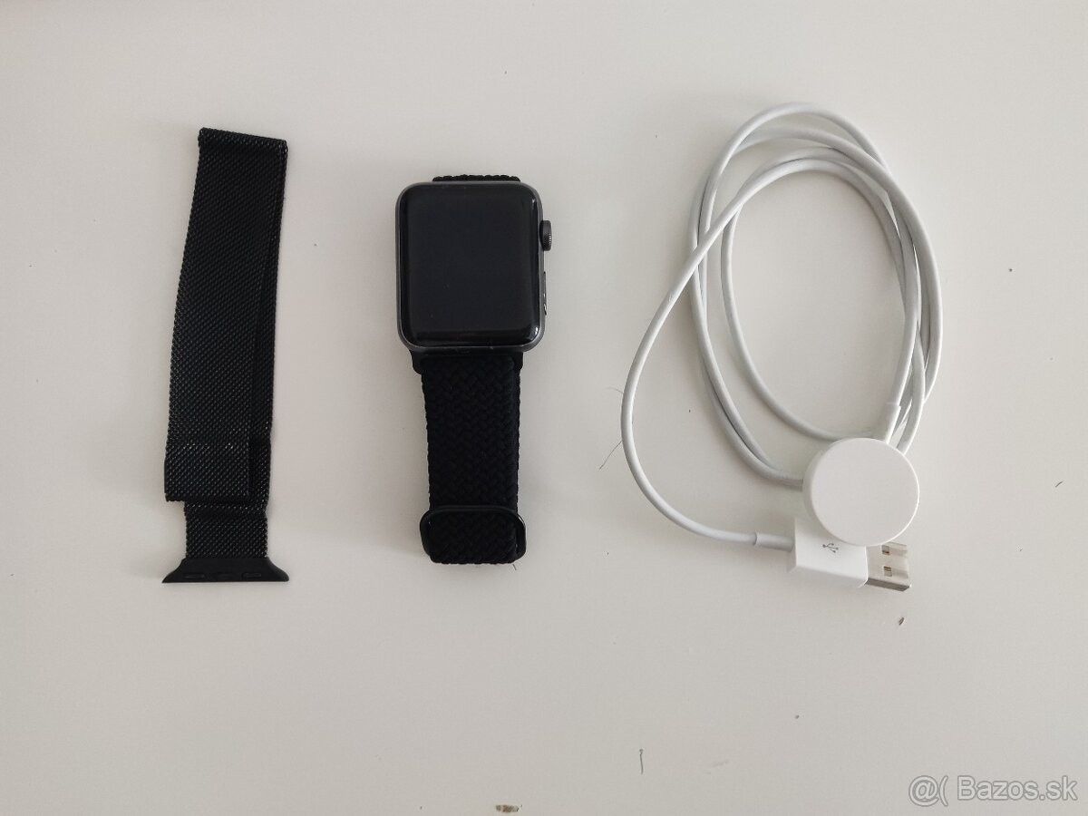 Predám Apple Watch Series 3 (42 mm) – výborný stav