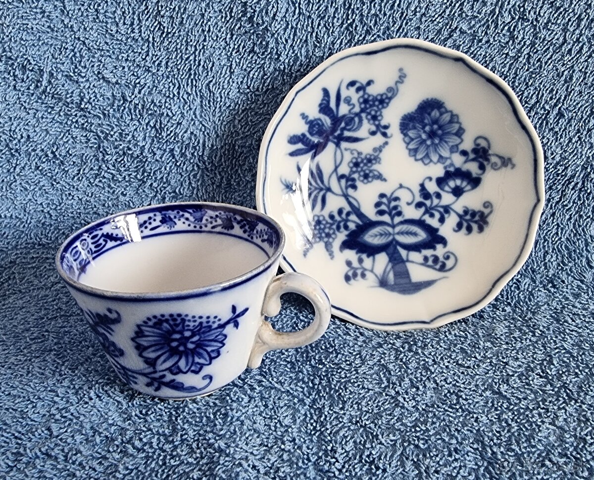 Starožitná porcelánová šálka - Viedeň