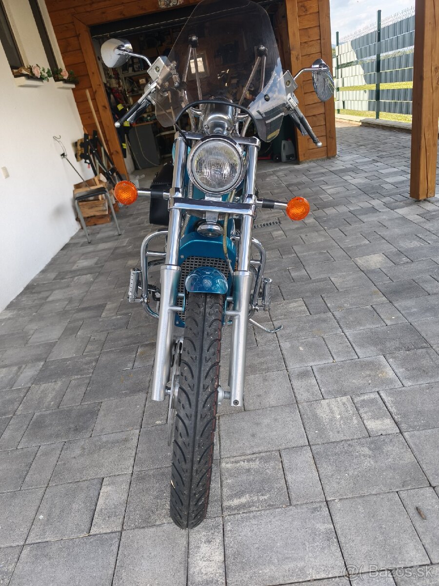 Suzuki intruder VS 800