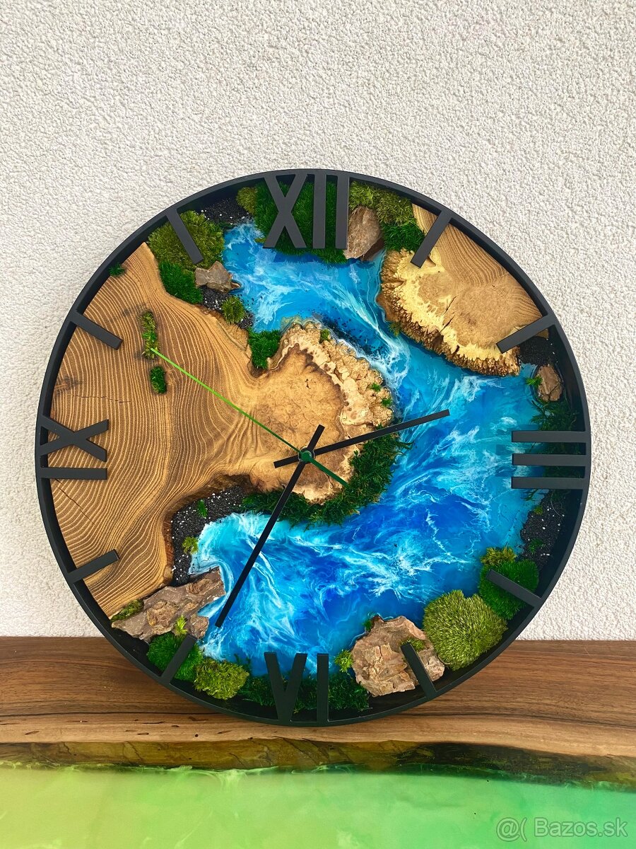 Machové hodiny s epoxidom a drevom 40cm Agátové hodiny