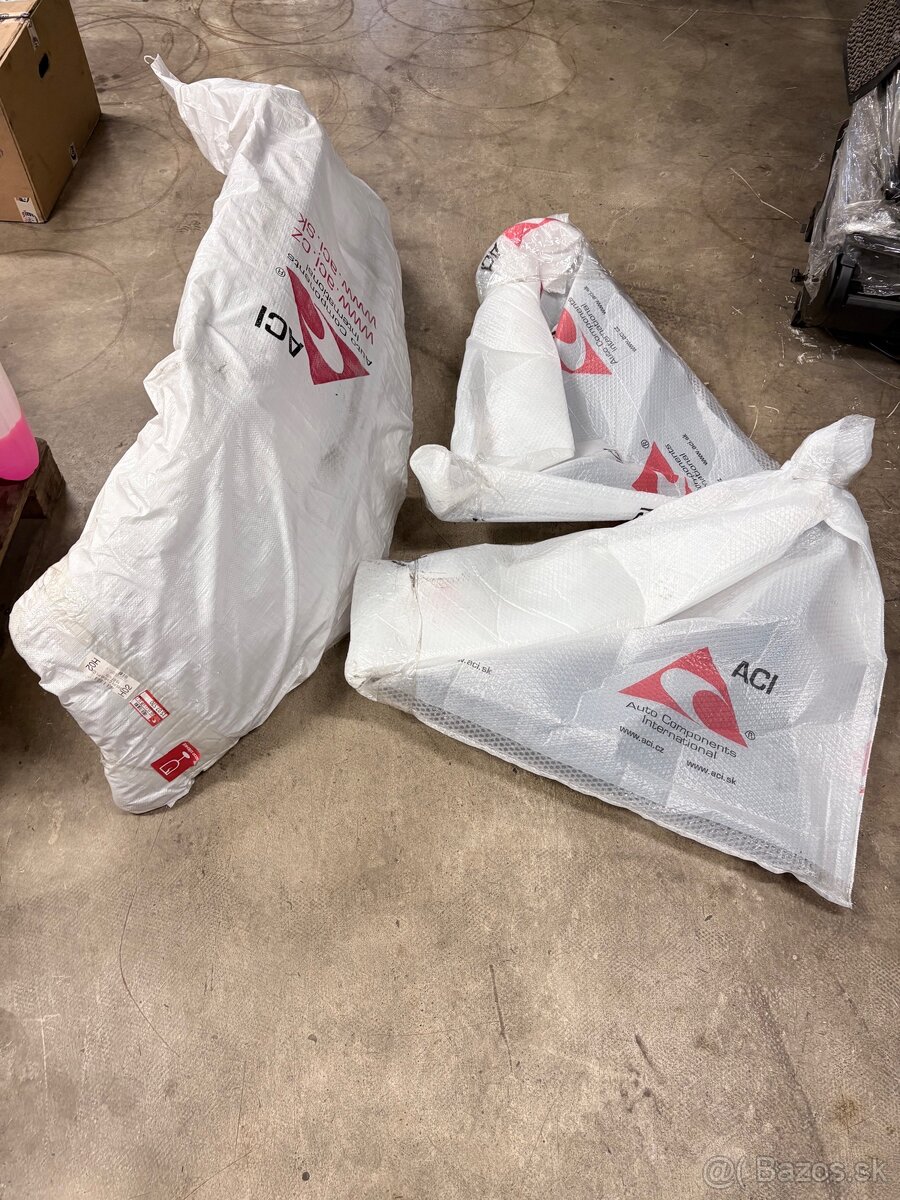 Predam naraznik a 2 blatniky Dacia Logan MCV