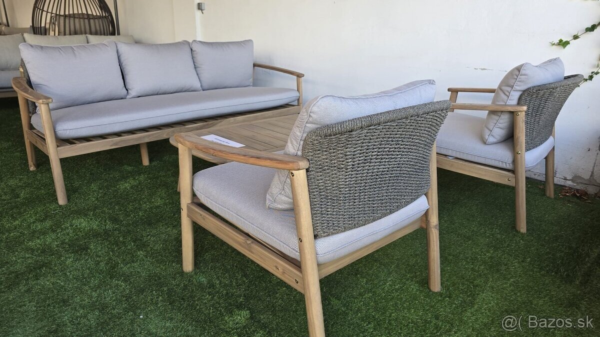 Drevený záhradný nábytok