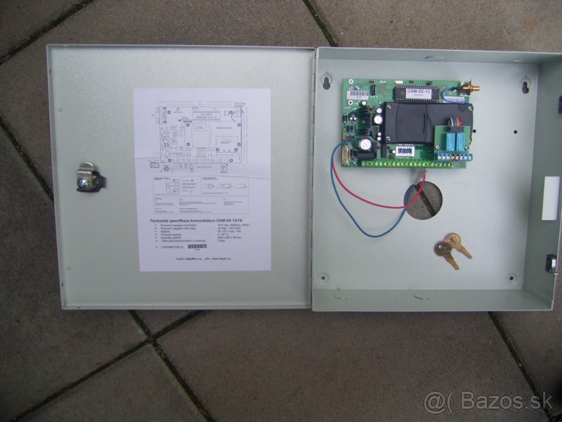 Komunikátor GSM + skrinka na bateriu.