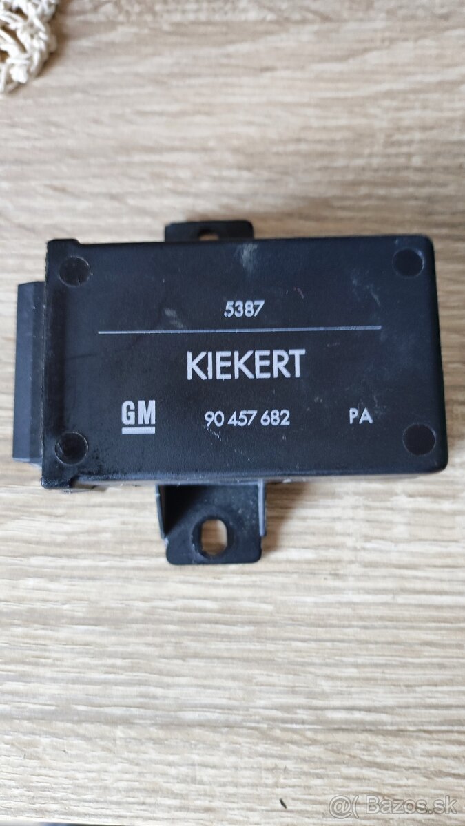 Modul centralneho zamykanie Opel 90457682