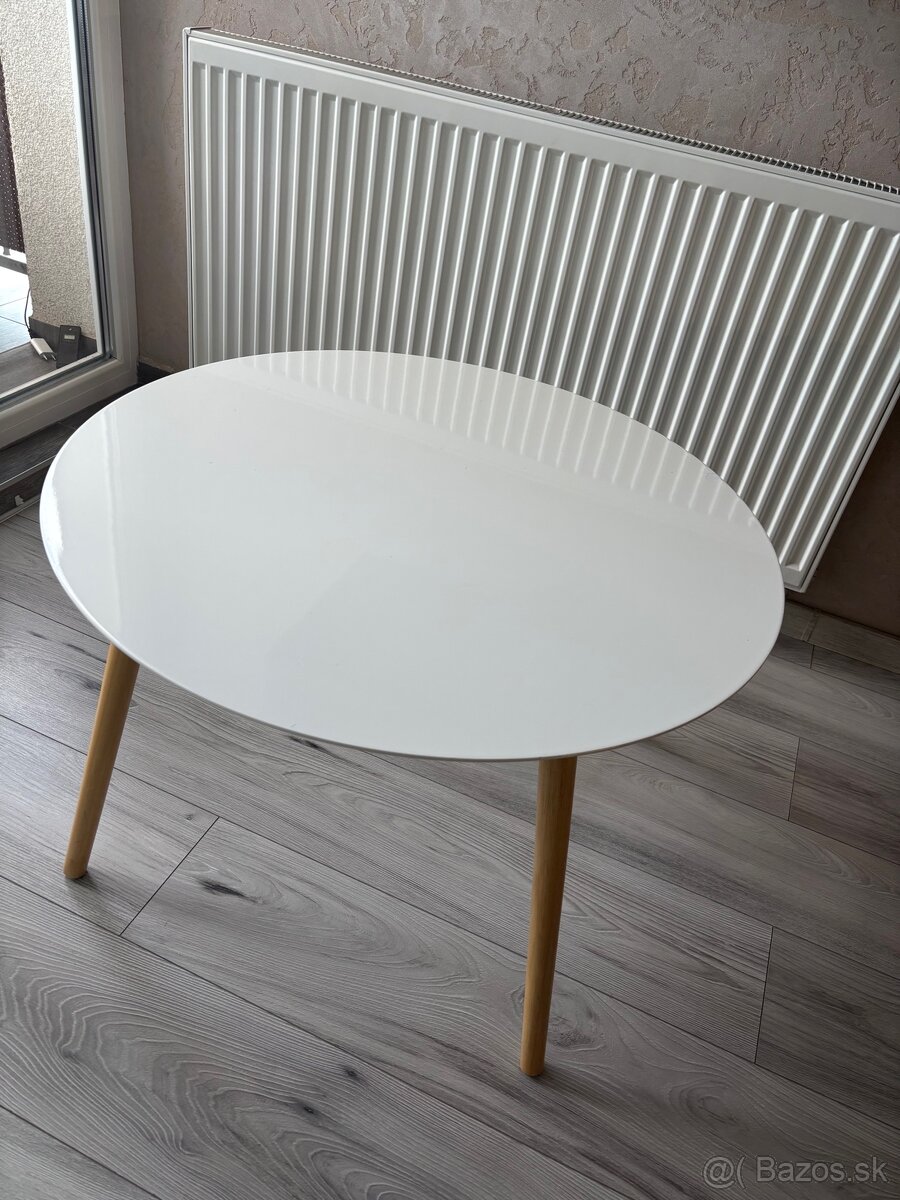 Konferenčný stolík