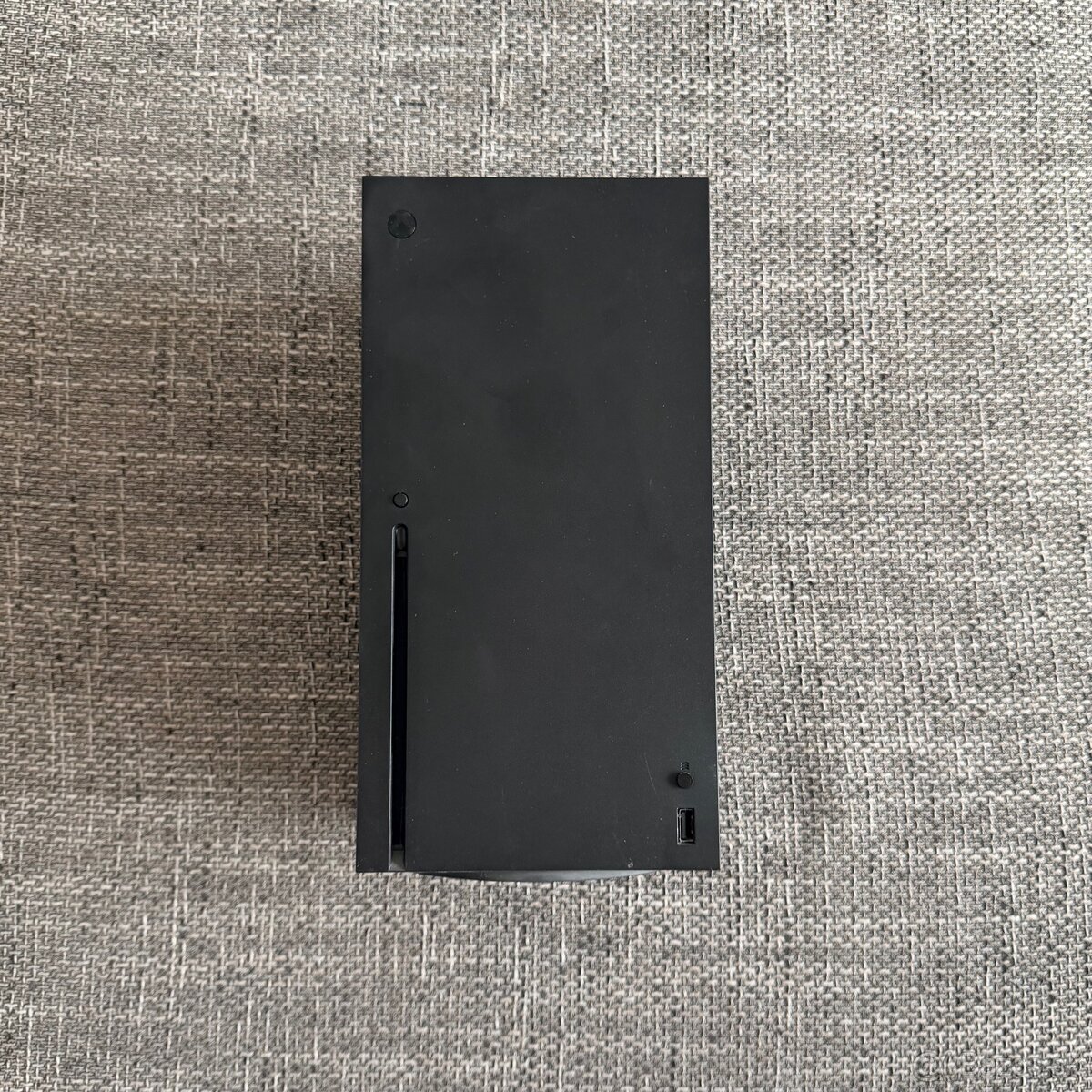 Predám Xbox Series X – kompletný set v top stave