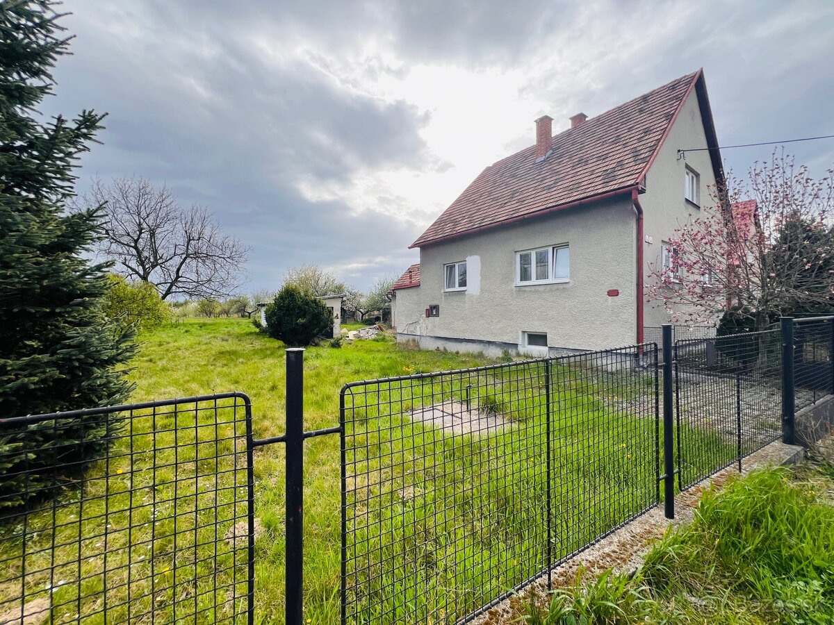 Rodinný dom s veľkým pozemkom v Bystričanoch na PREDAJ